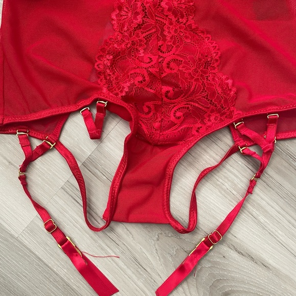 Frederick's of Hollywood Red Lace Corset Set with matching panties Medium - Picture 3 of 14